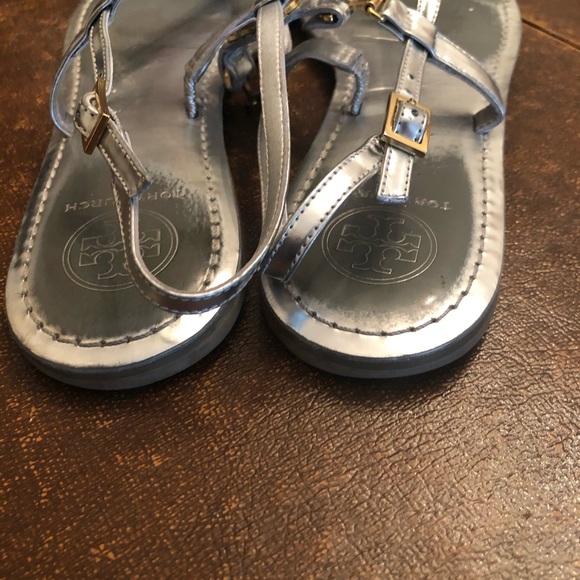 Tory Burch metallic sandals - Picture 4 of 5